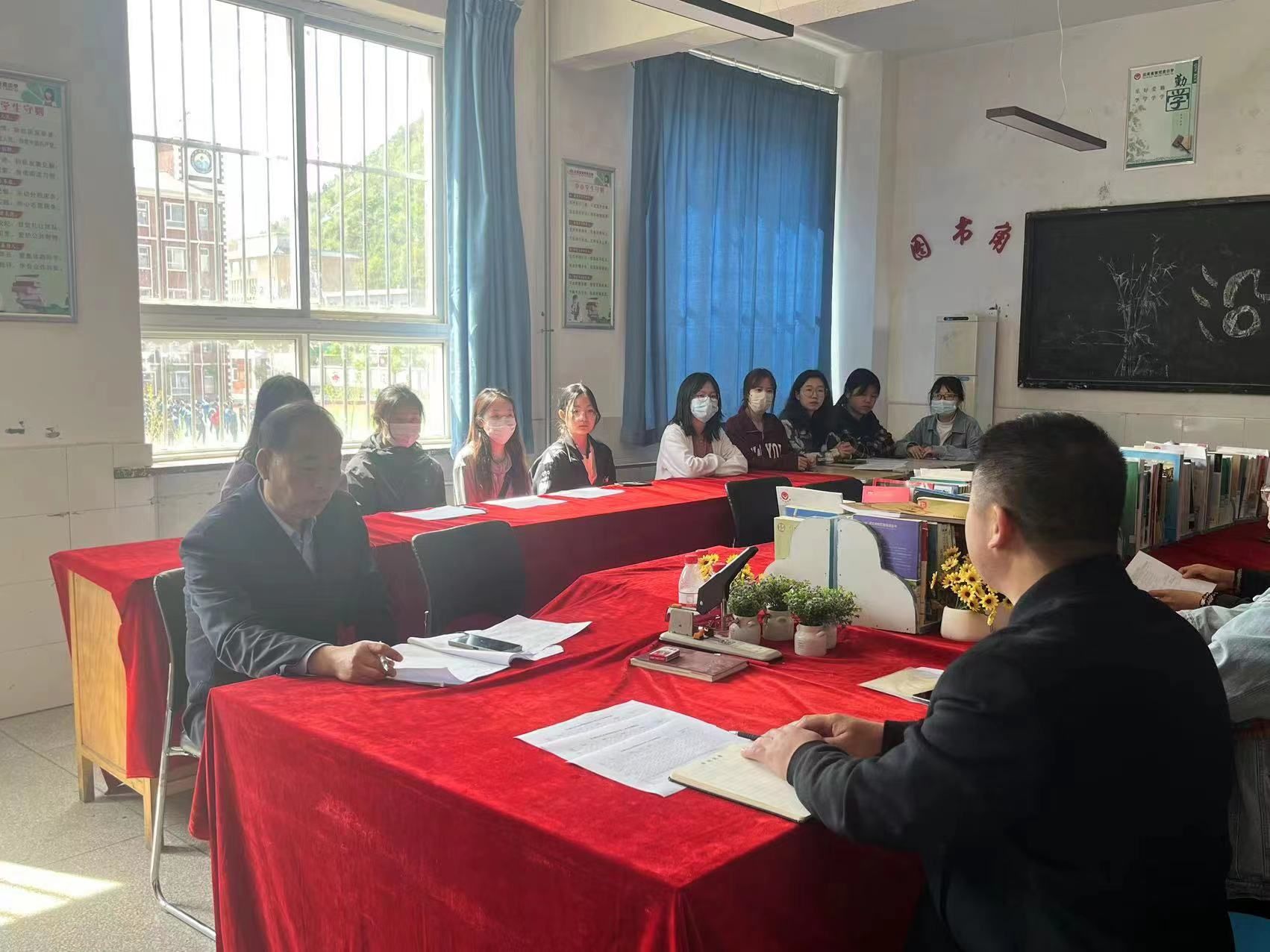 91制片厂
与沿河湾初级中学携手开展实习基地交流活动