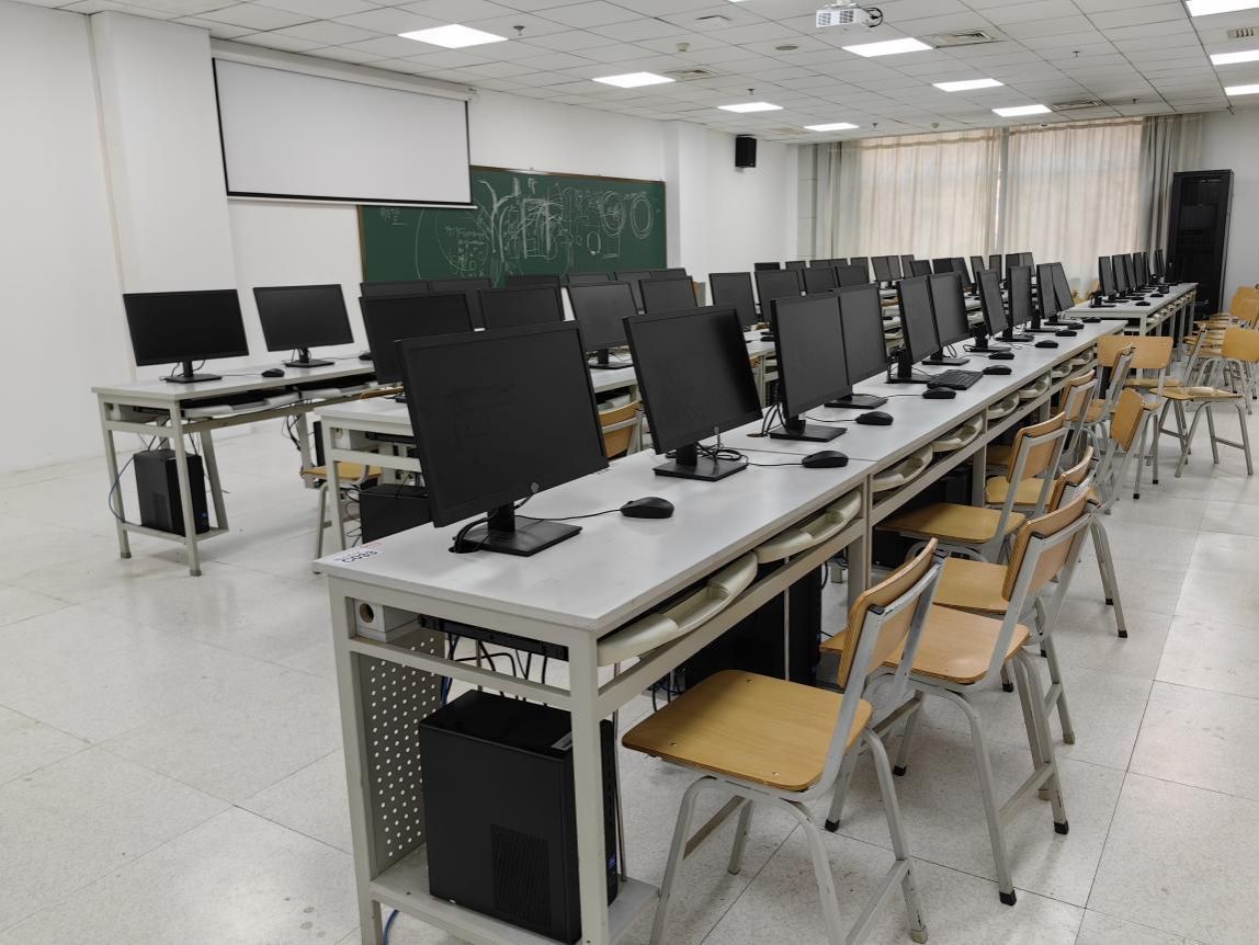 91制片厂
现代教育技术实训室建成并投入使用