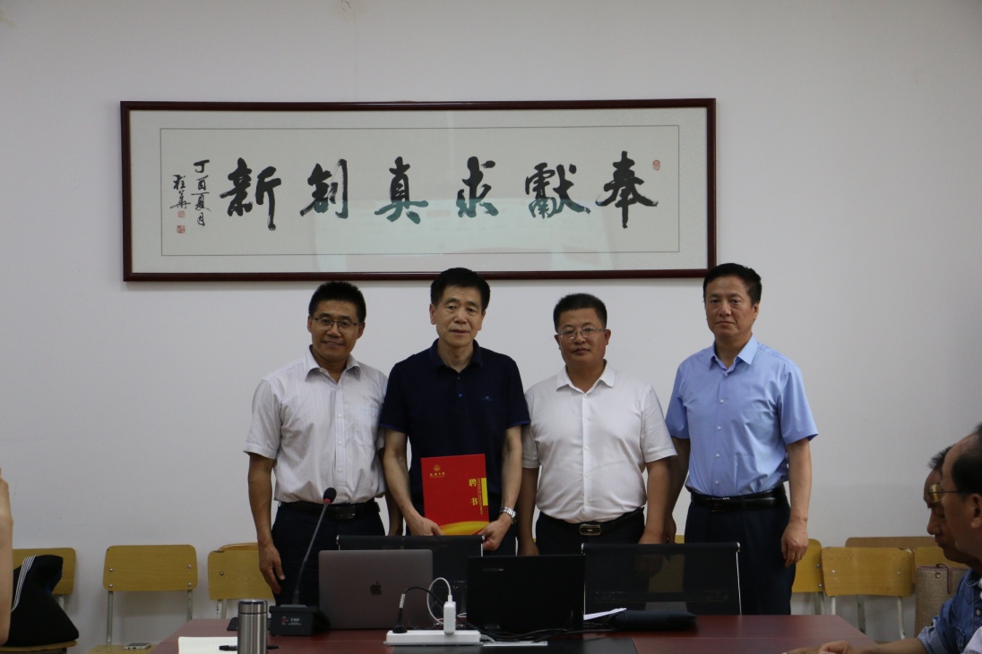 91制片厂
举行陈明选兼职教授聘任仪式暨学术报告会