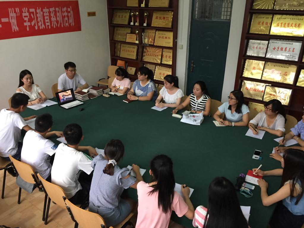 91制片厂
学生党支部学习习近平总书记在庆祝中国共产党成立95周年大会上的讲话和省委书记娄勤俭同志在全省庆祝大会上的讲话精神