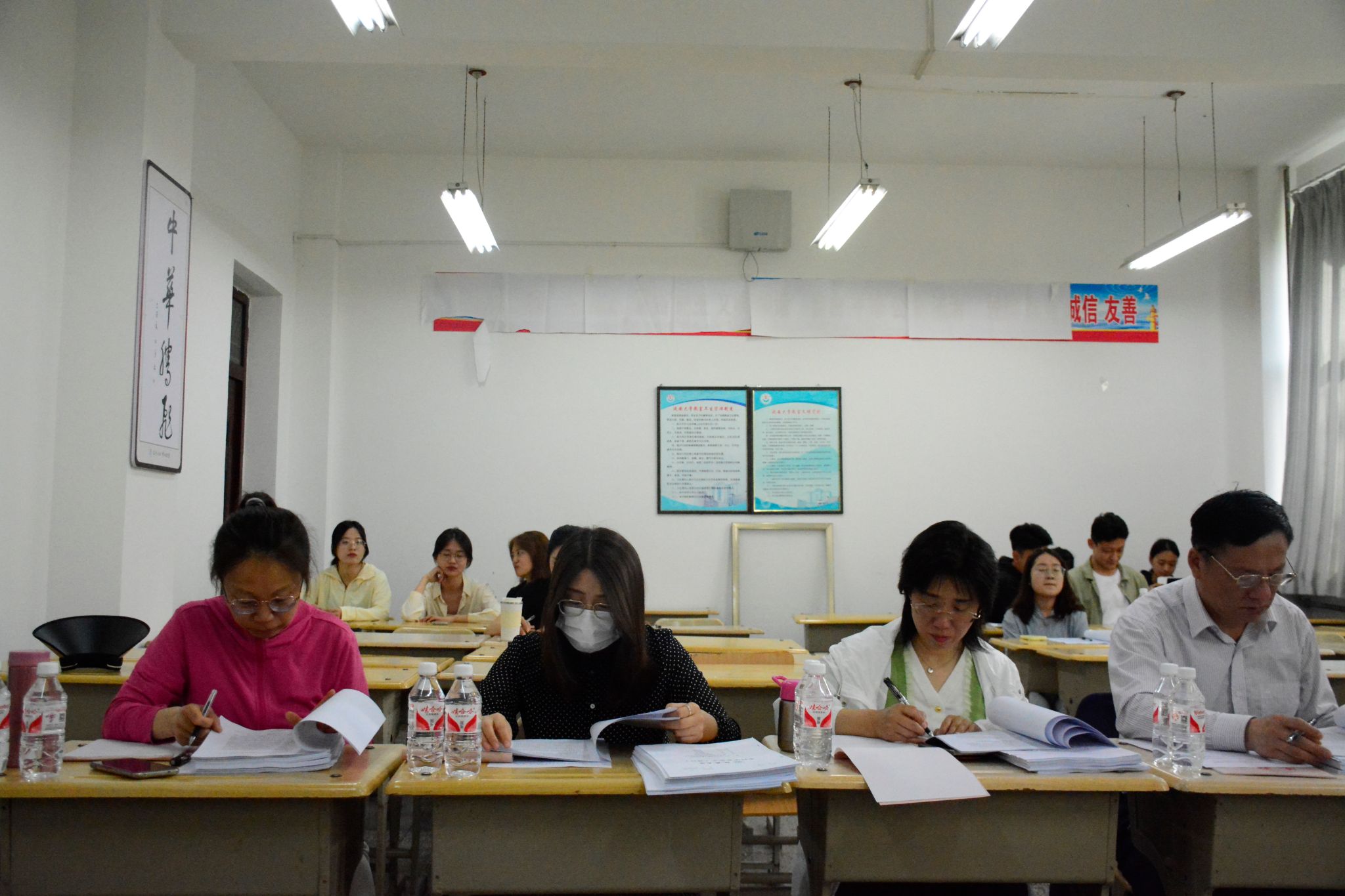 91制片厂
举行本科毕业论文预答辩