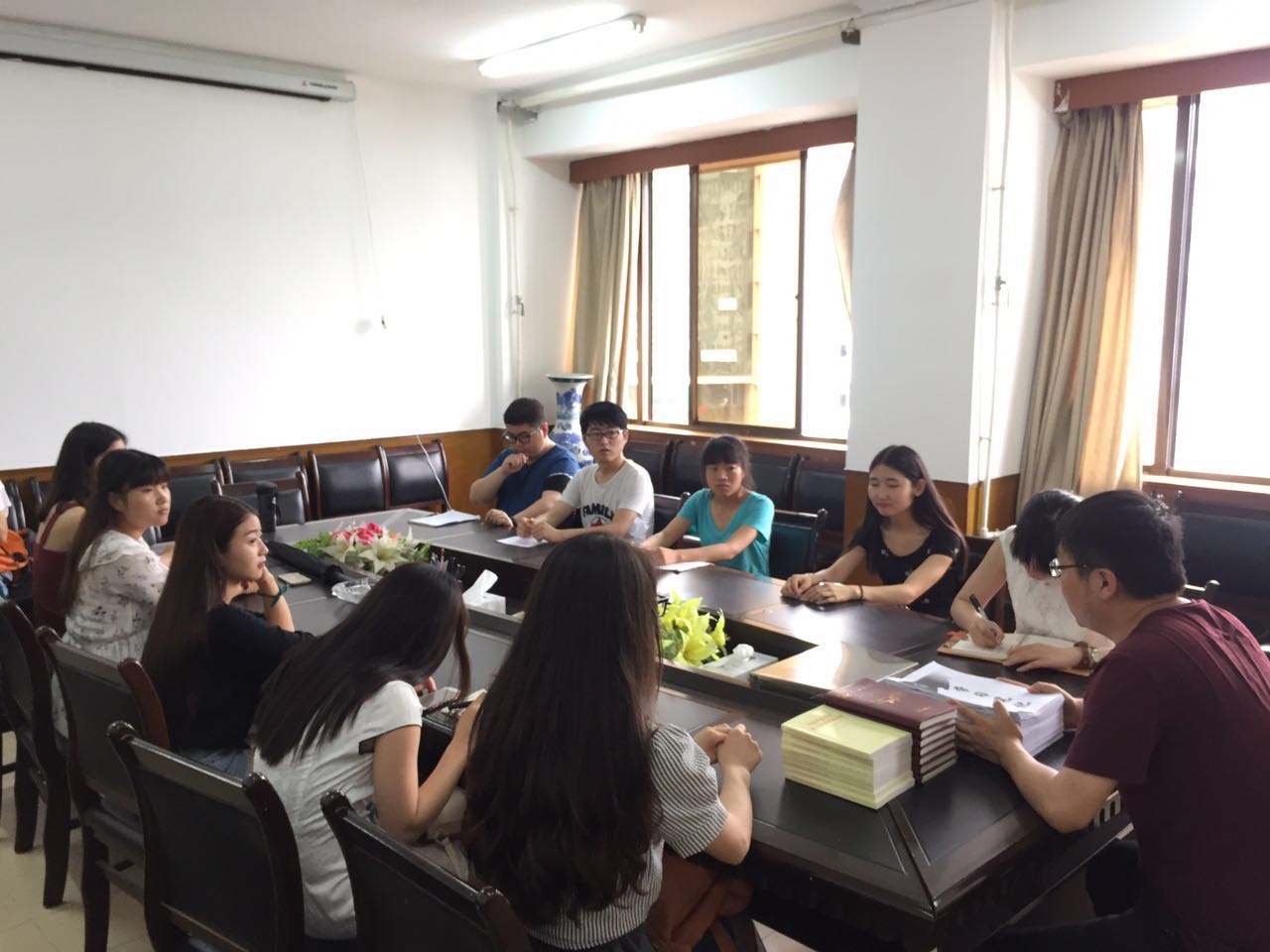 91制片厂
学生党支部安排暑假期间“两学一做”学习教育